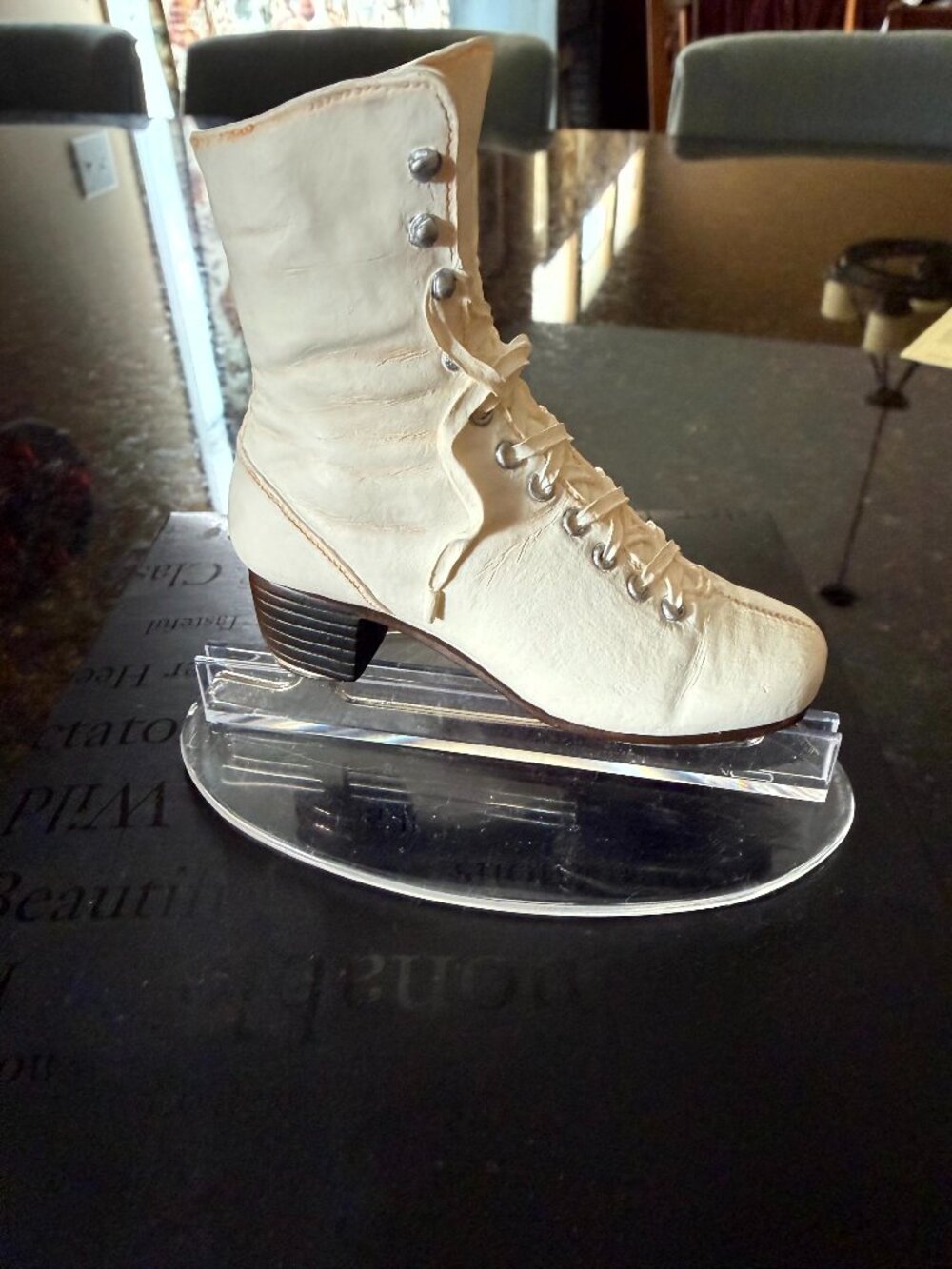 Just the Right Shoe Figure Eight 25144 Ice Skate Boot Figurine Box